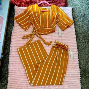 Iris Basic. Pant set women’s large pant. Small top.